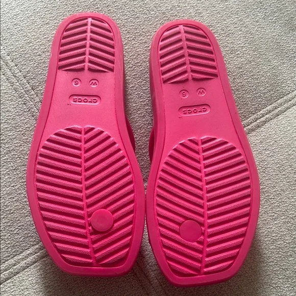 CROCS Women's Vibrant Pink Sandals - Picture 3 of 4